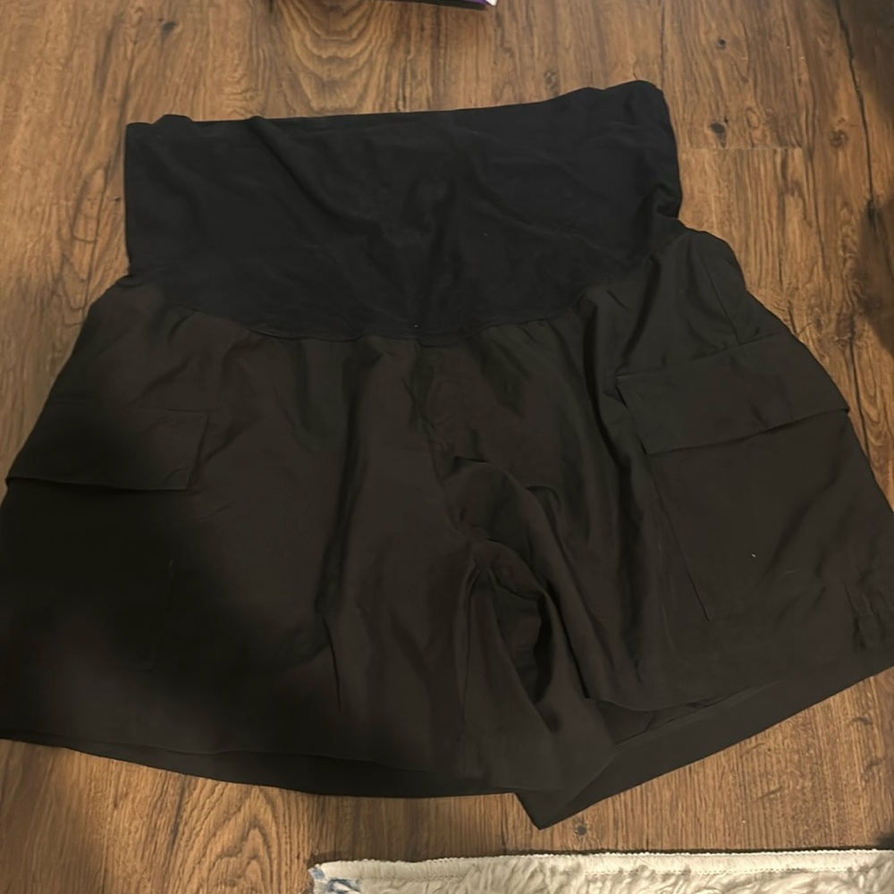 Old Navy maternity cargo shorts